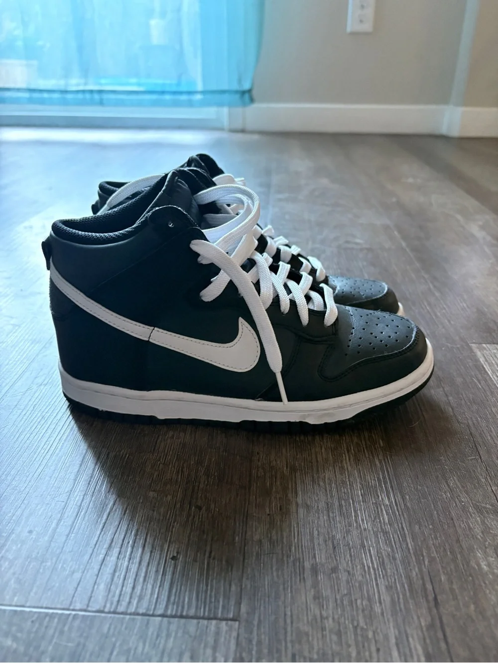 Nike low profile