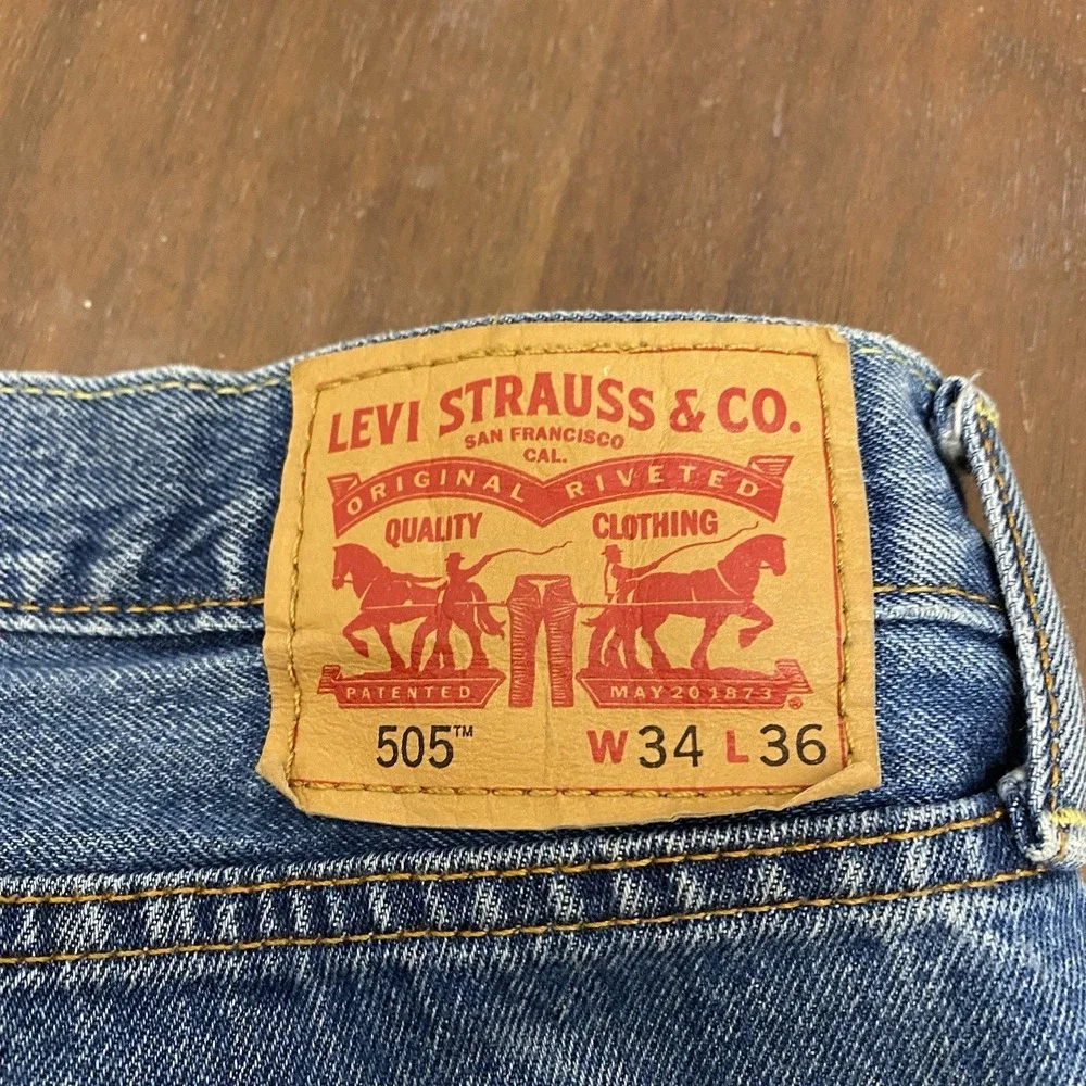 Levis regular leg