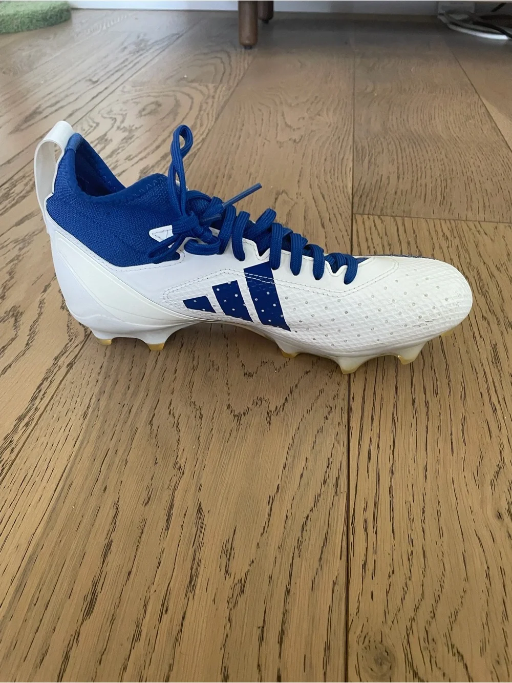 adidas Men’s Adizero Baseball Cleats Blue/White with Mid Ankle Sock, Size 8