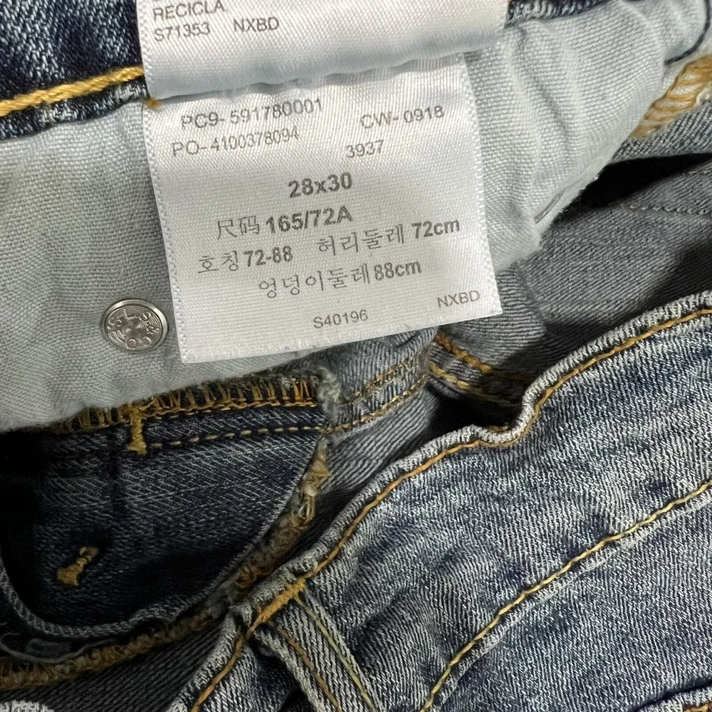 Levis levis signature