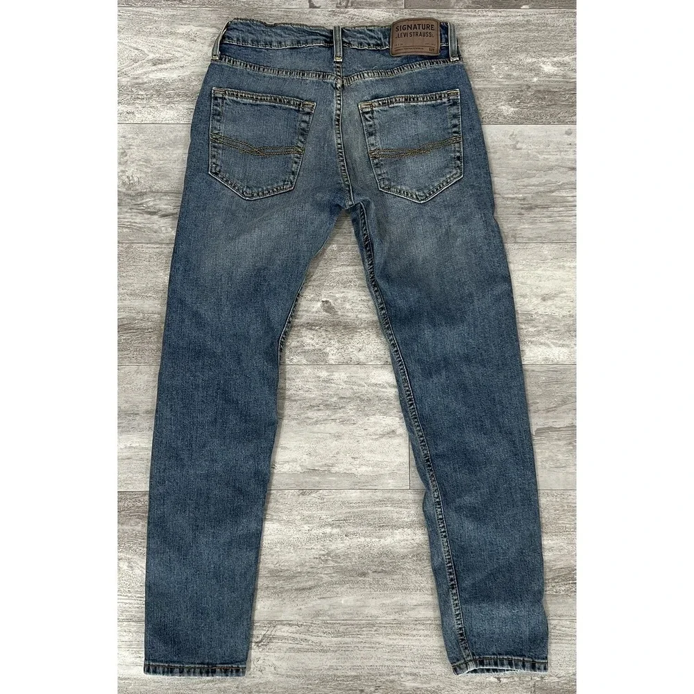 Levis levis signature
