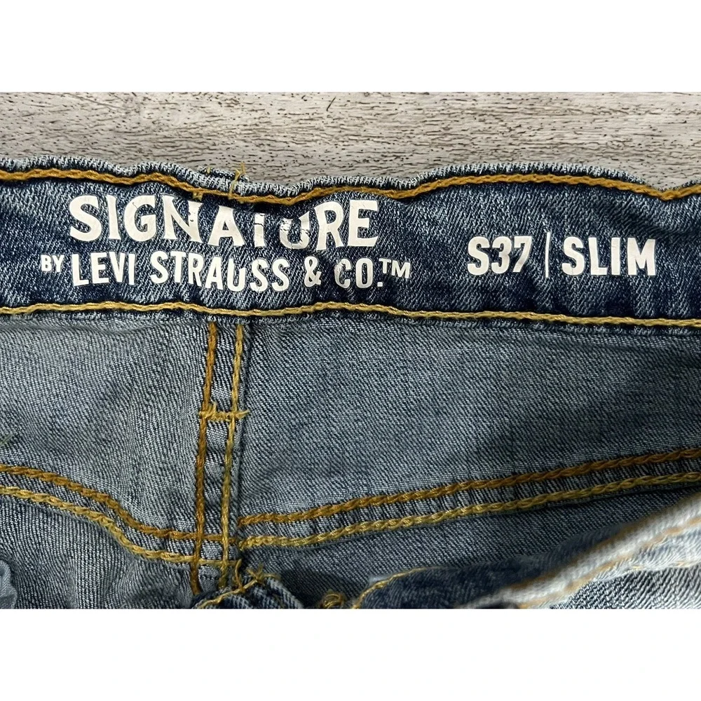 Levis levis signature