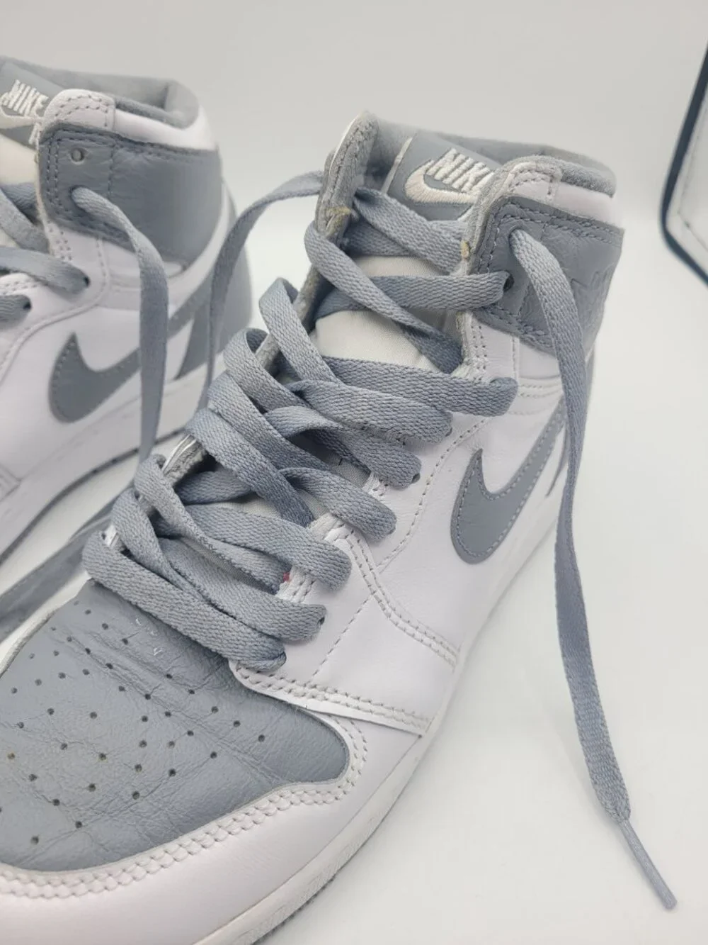 Nike Air Jordan 1 Retro High OG Shoes Youth Size 5.5Y Gray Stealth 575441-037