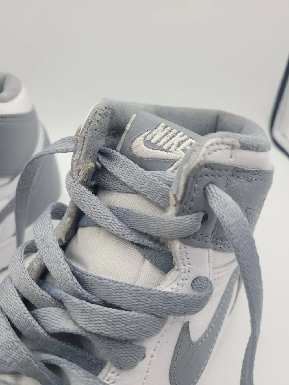 Nike Air Jordan 1 Retro High OG Shoes Youth Size 5.5Y Gray Stealth 575441-037