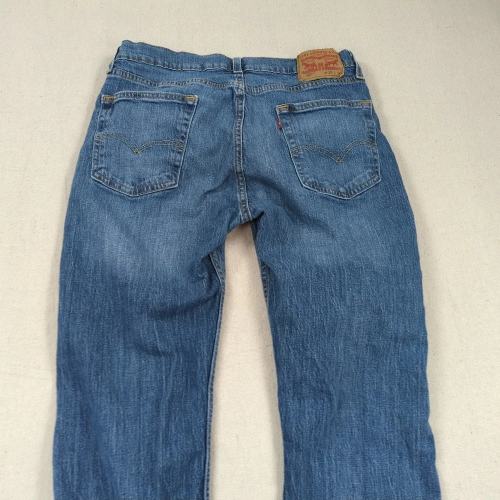 Levis discolored sports