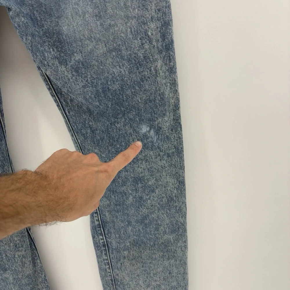 Levis minor marks