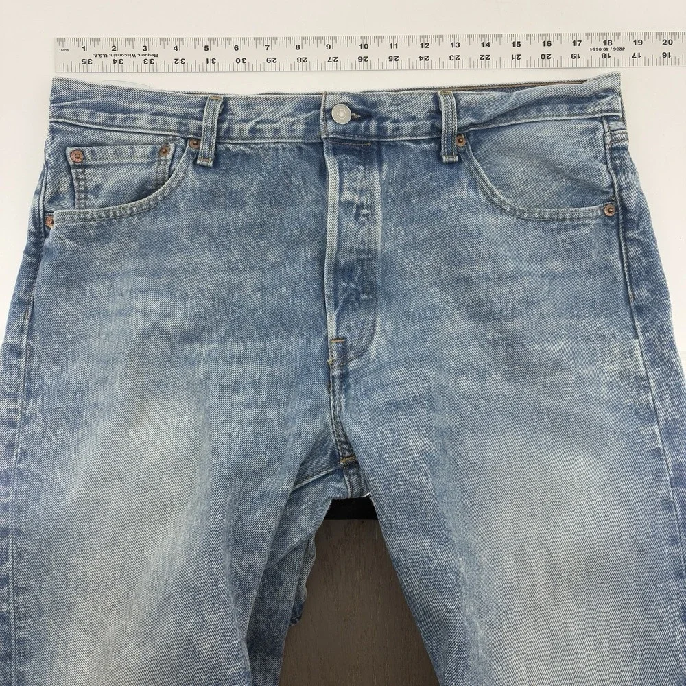 Levis minor marks