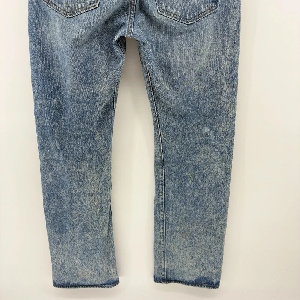 Levis minor marks