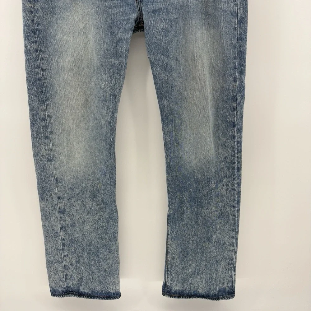 Levis minor marks