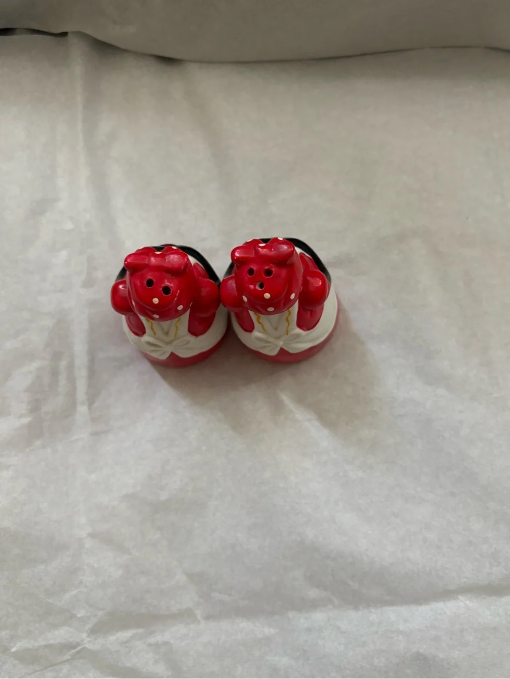 Vintage Charleston SC Red & White Ceramic Salt and Pepper Shakers - Pair