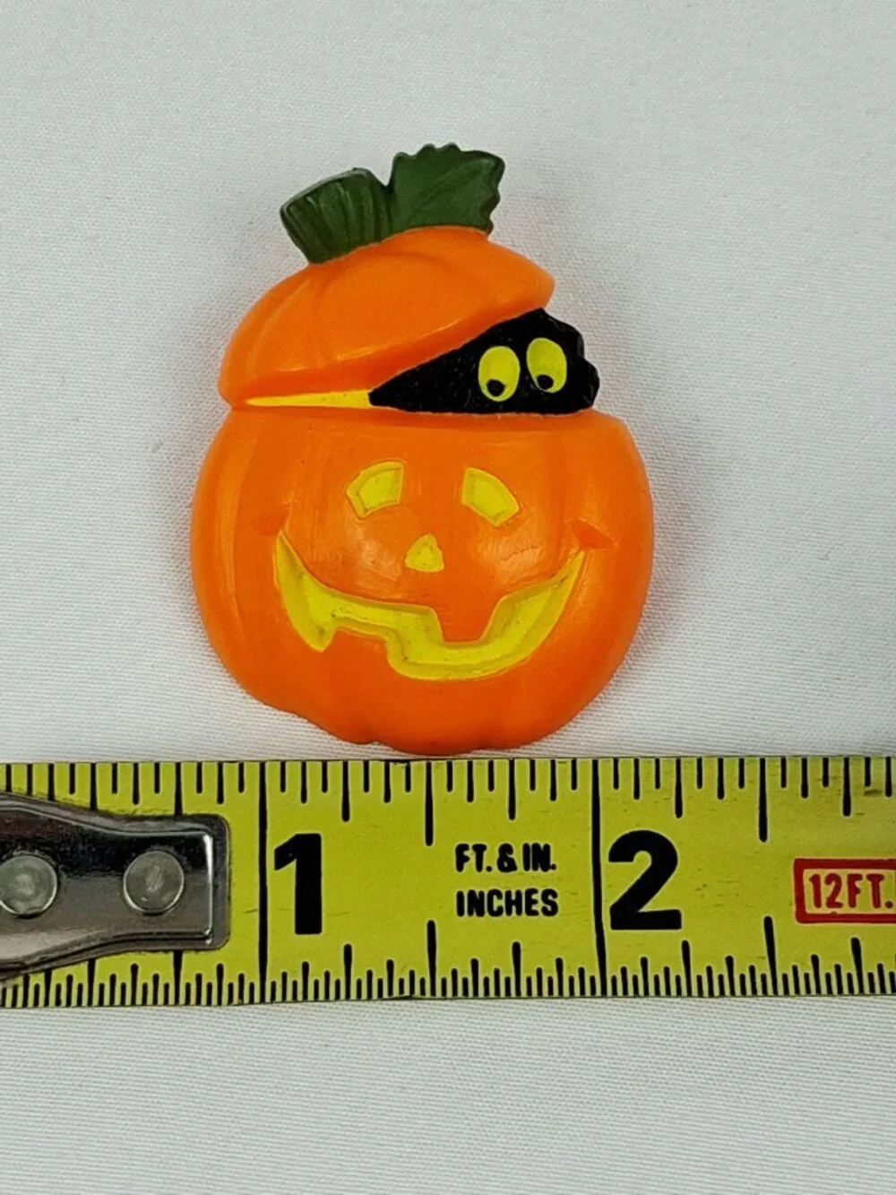 VTG 1982 Hallmark Jack-O-Lantern Lapel Hat Pin Peek-A-Boo Black Cat
