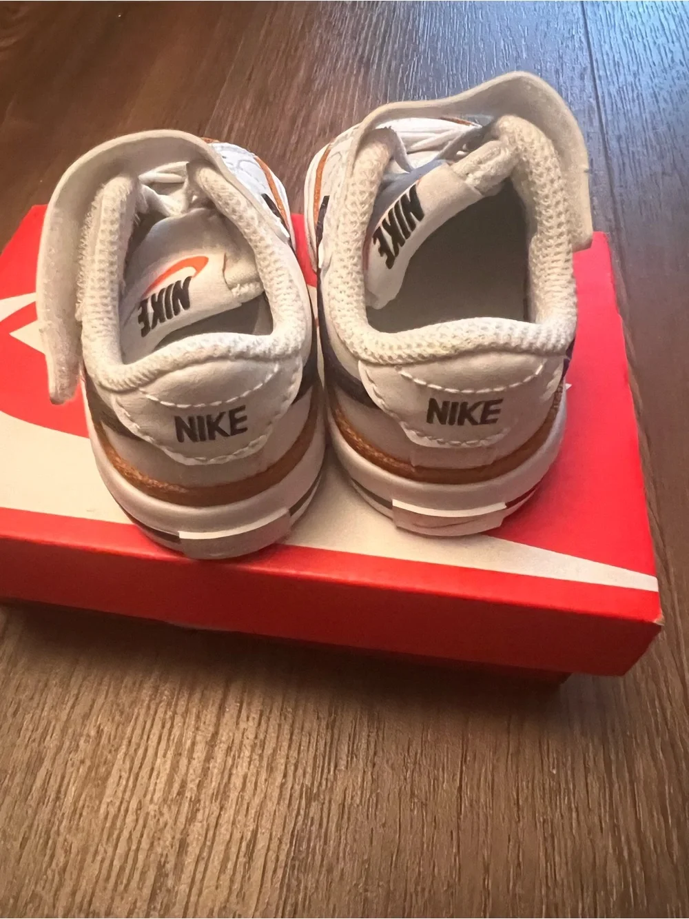 Nwt Nike White&Brown Toddlers' Low-Top Sneakers with Black Swoosh size 3c