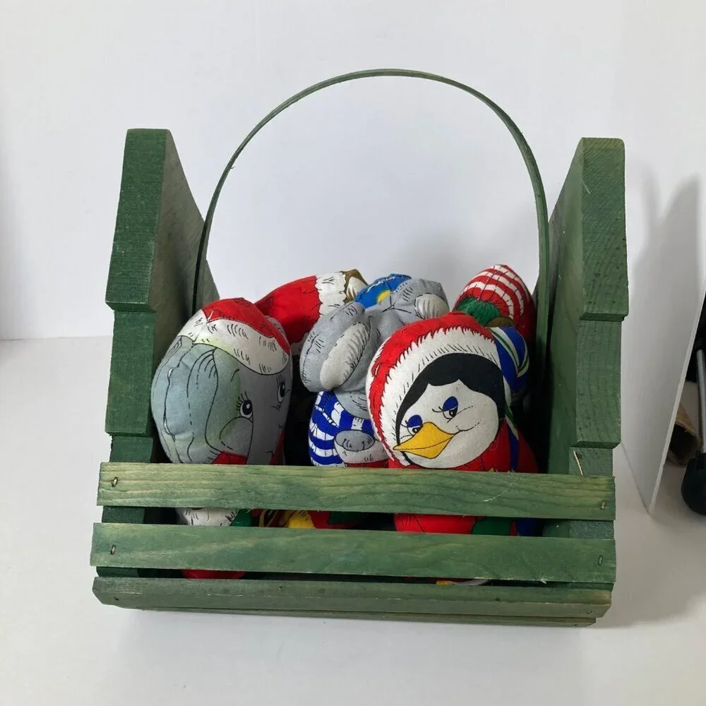 Wooden Christmas Tree Basket Sawmill Critters Selmer TN Handmade Critters 9 x 10