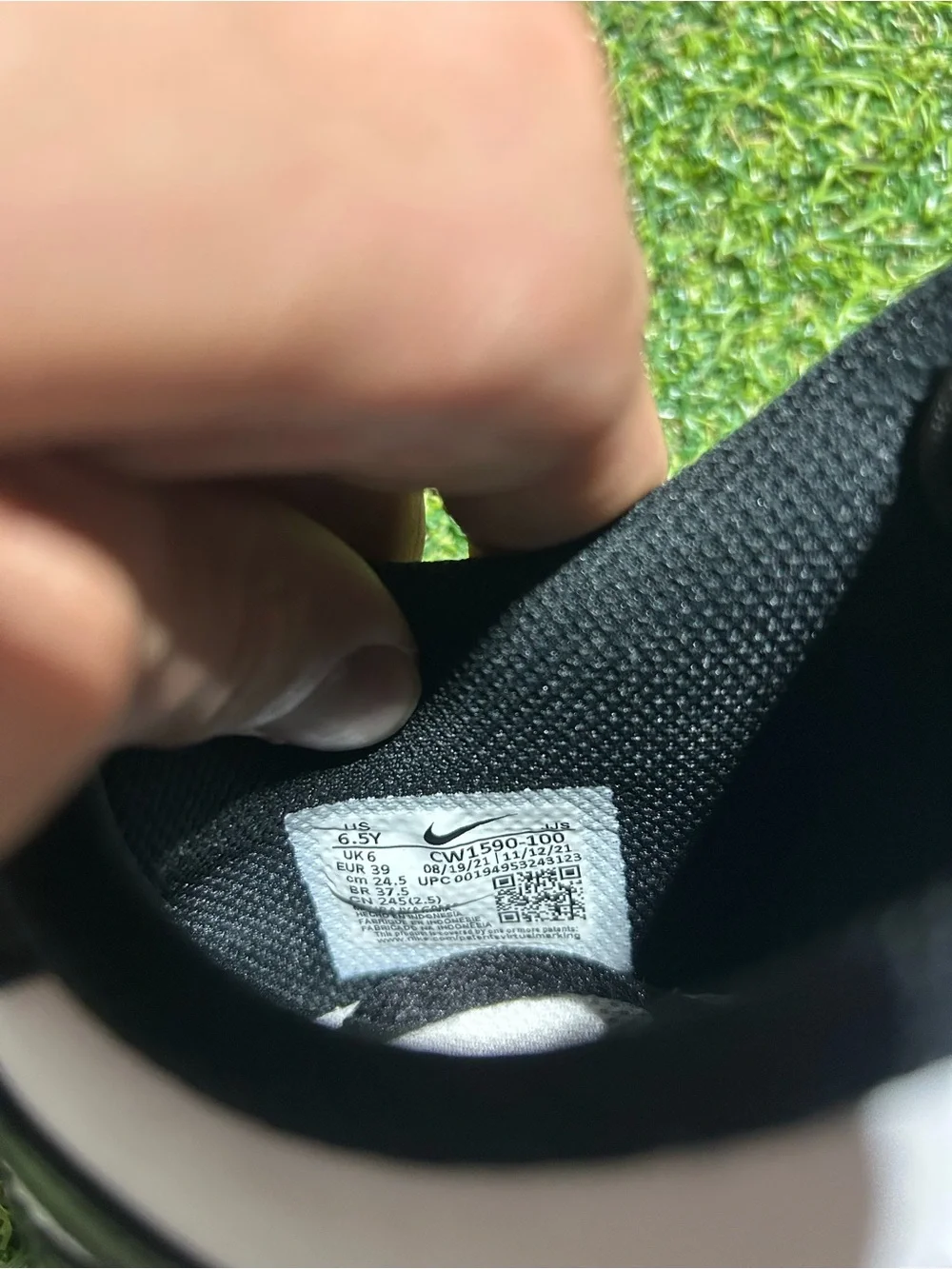 Nike 5y good comes