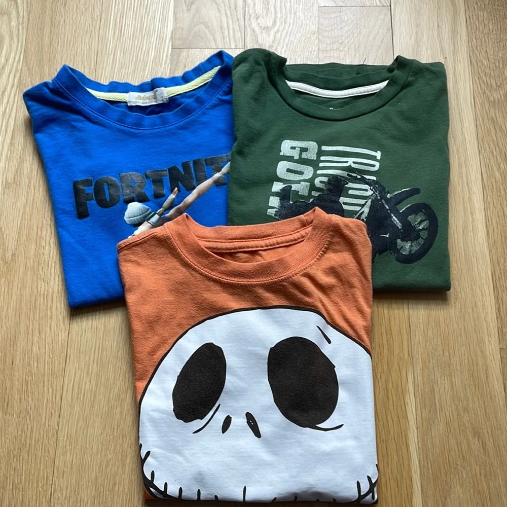 GAP green shirt
