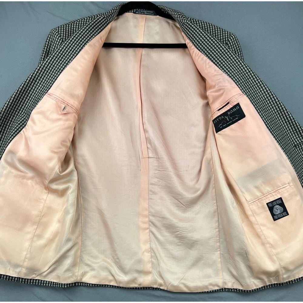 Citta Uomo ships from