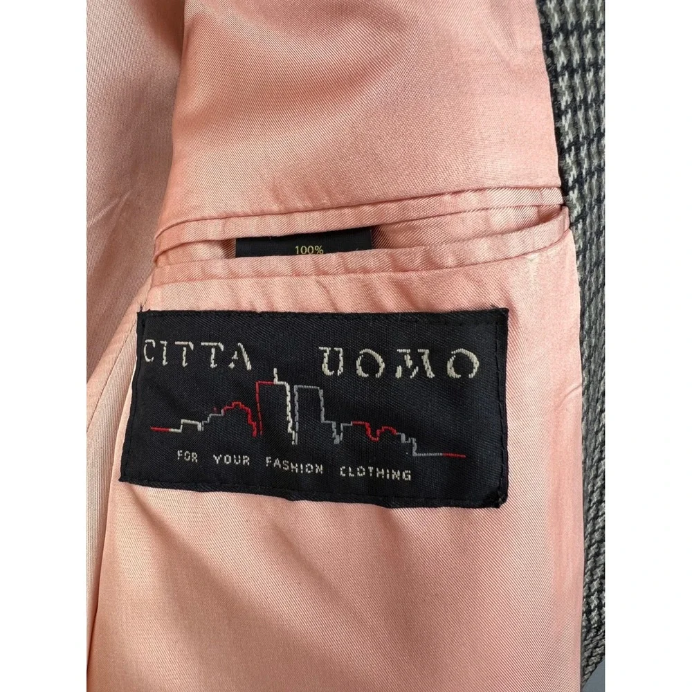 Citta Uomo ships from