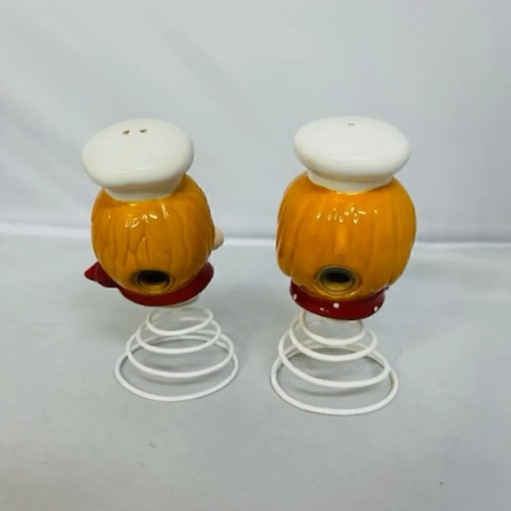 Campbell's Kids Moving Eyed Spring Base Ceramic Salt & Pepper Shaker Set Googly