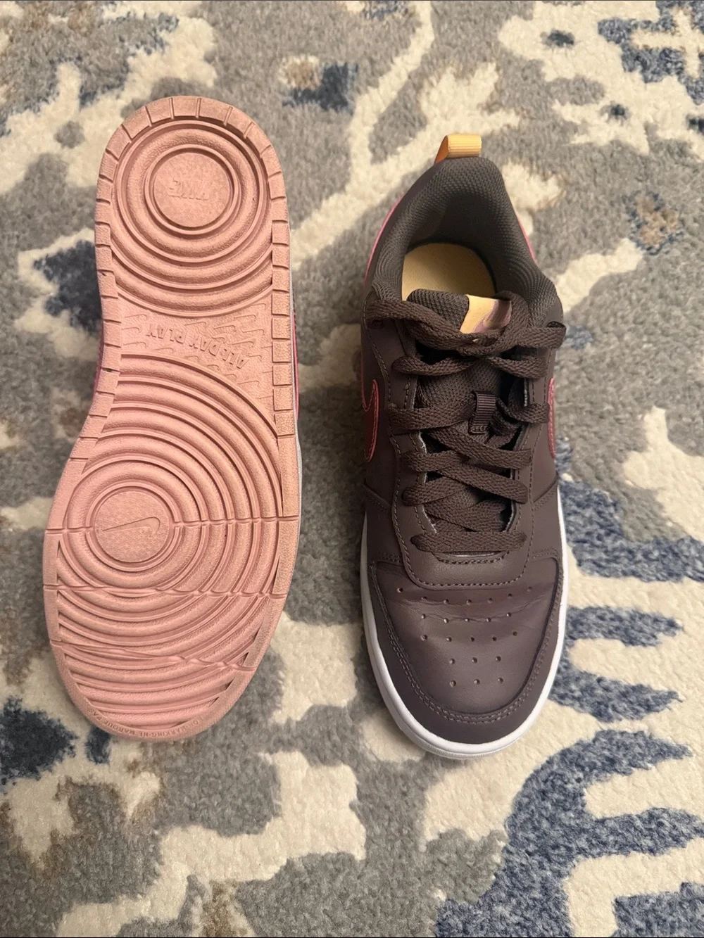 Nike tint upper collar