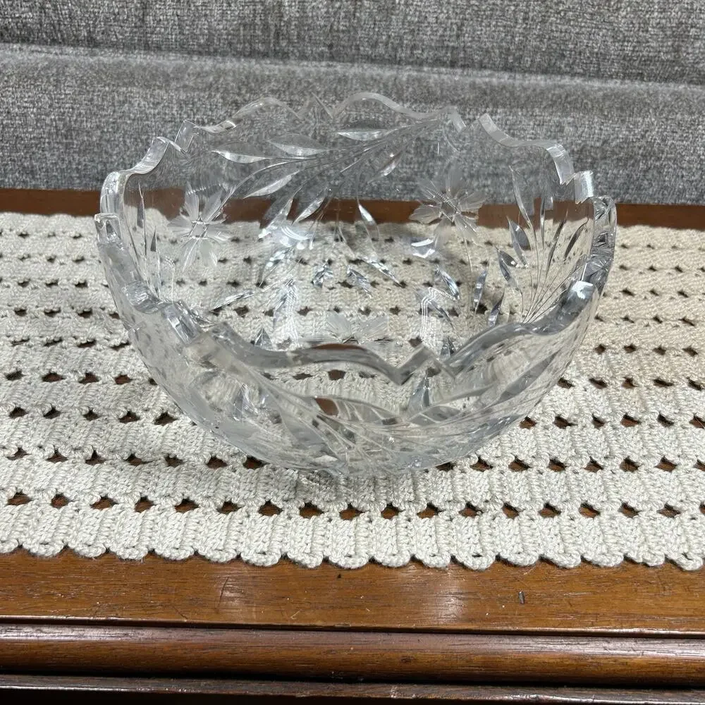 Vtg Heavy Lead Crystal Glass Scalloped Edge Bowl Floral Cut Engravings 8.25
