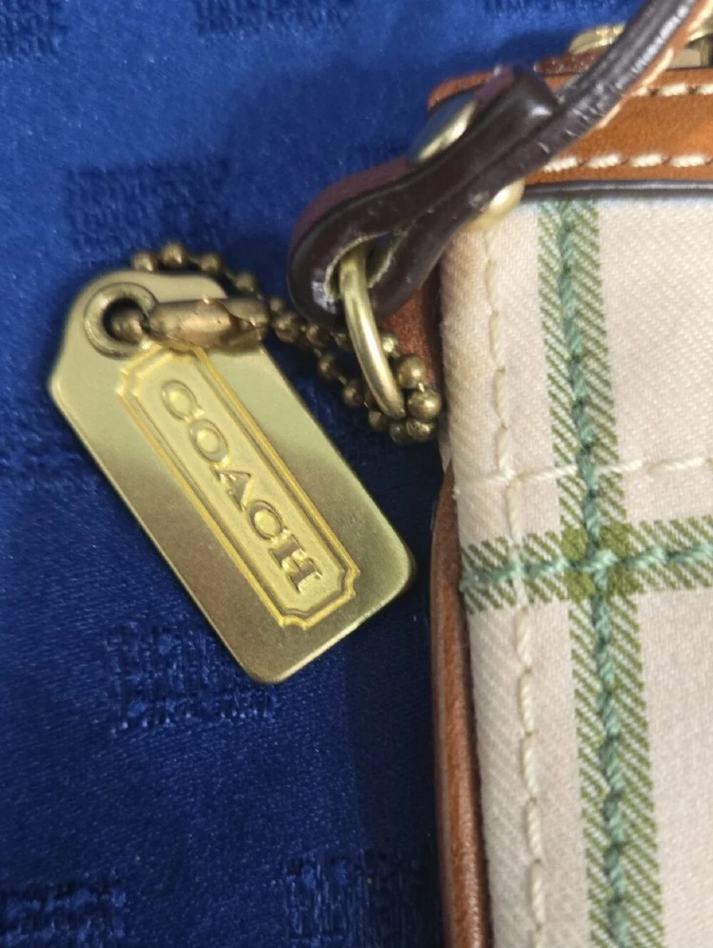 Coach wristlet multicolor
