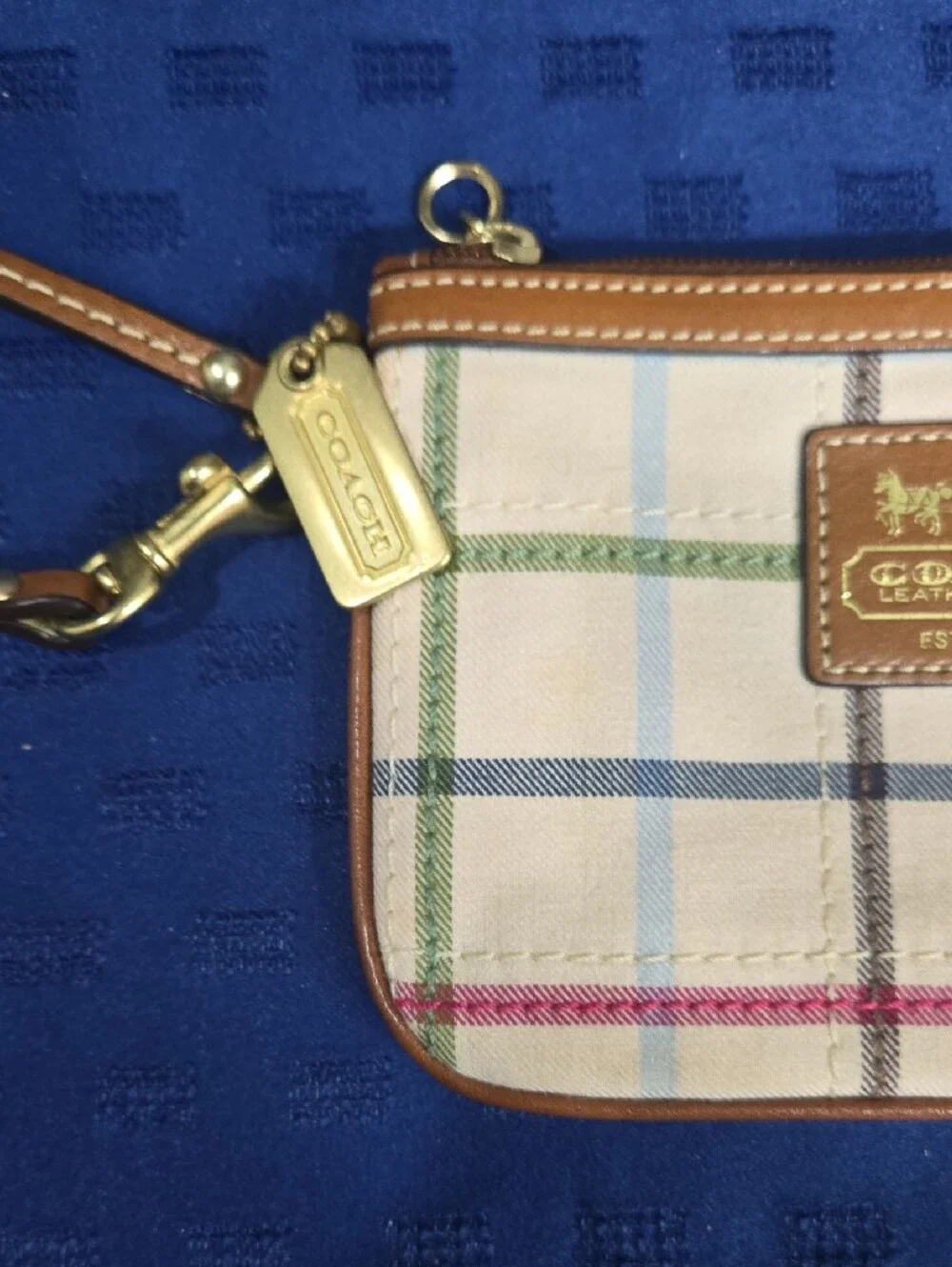Coach wristlet multicolor