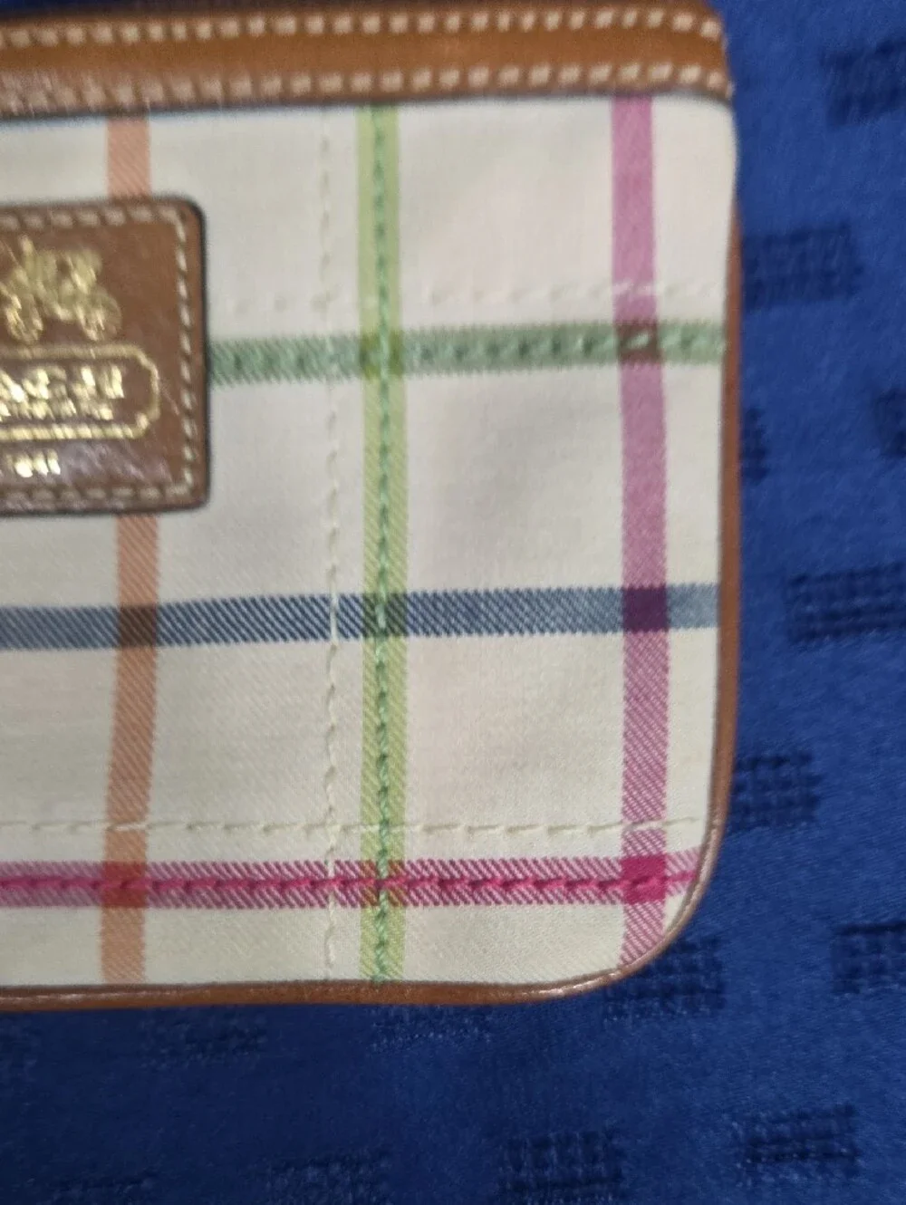 Coach wristlet multicolor