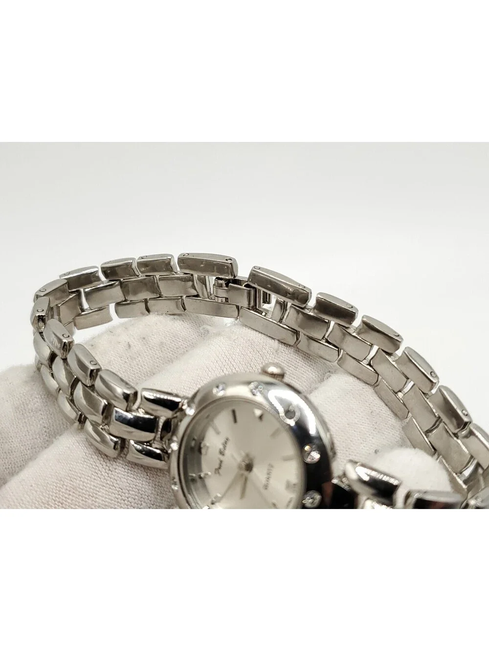 Fred Belay Quartz Rhinestone Bezel Silver Tone Women Watch New Battery 26mm