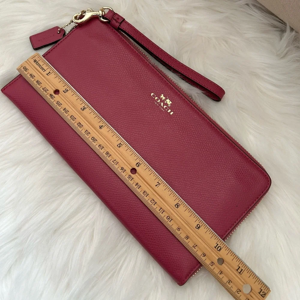 🔥NWT🔥 Coach XL Long Leather Wallet with Detachable Wrist Strap, Elegant Stylish