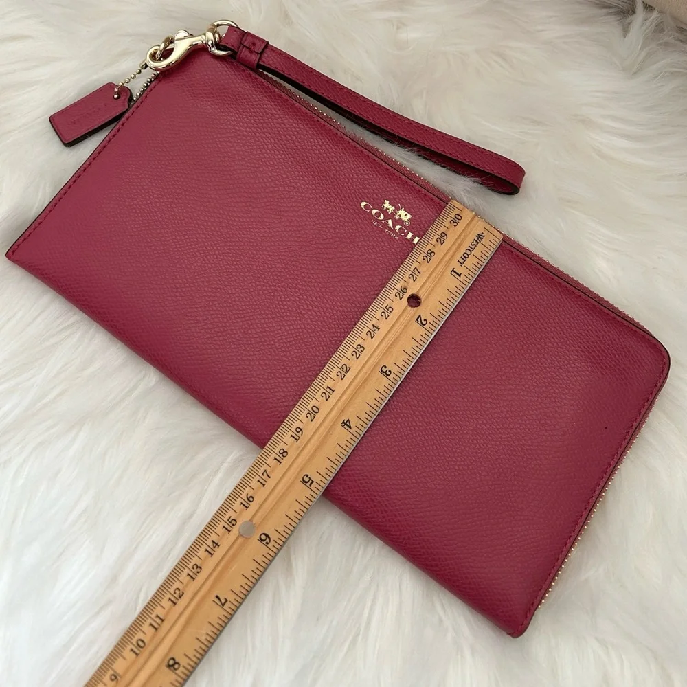 🔥NWT🔥 Coach XL Long Leather Wallet with Detachable Wrist Strap, Elegant Stylish