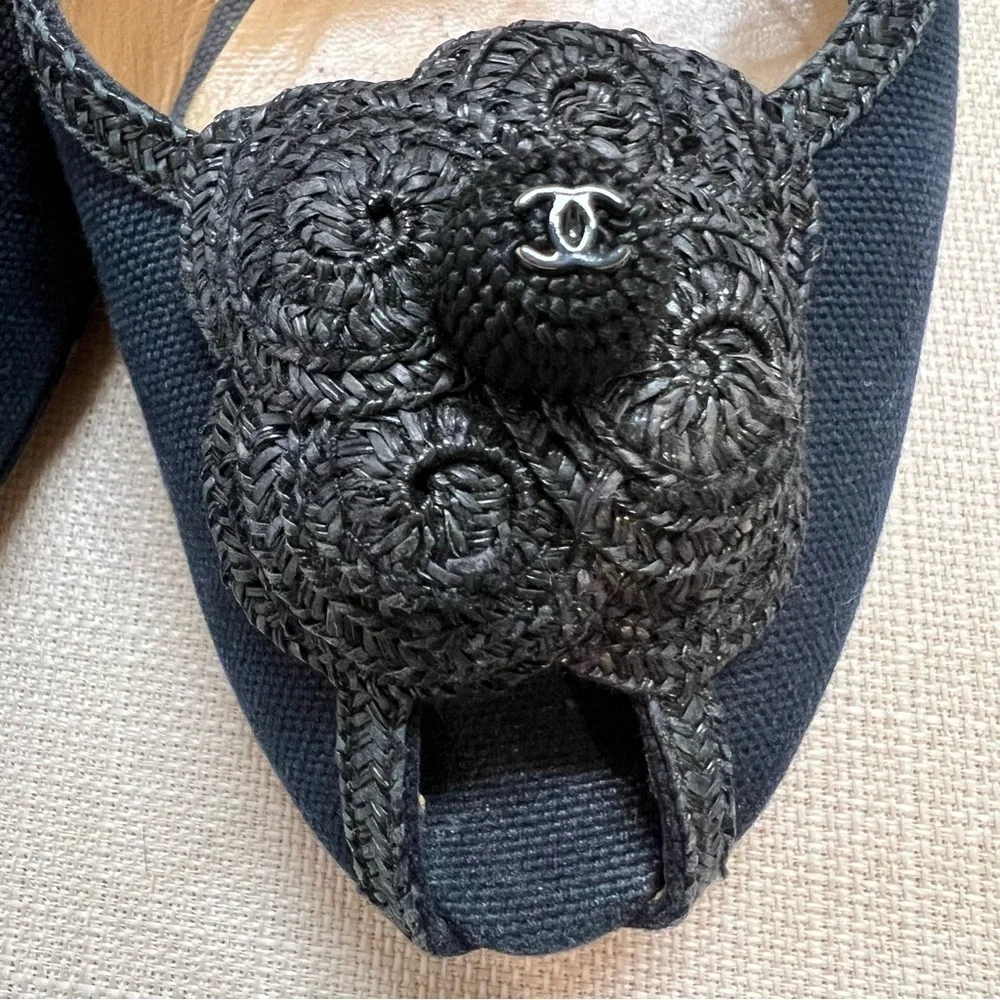 Chanel Vtg CC Logo Black Slingback Camelia Raffia Heels Peep Toe Shoes Y2W 8