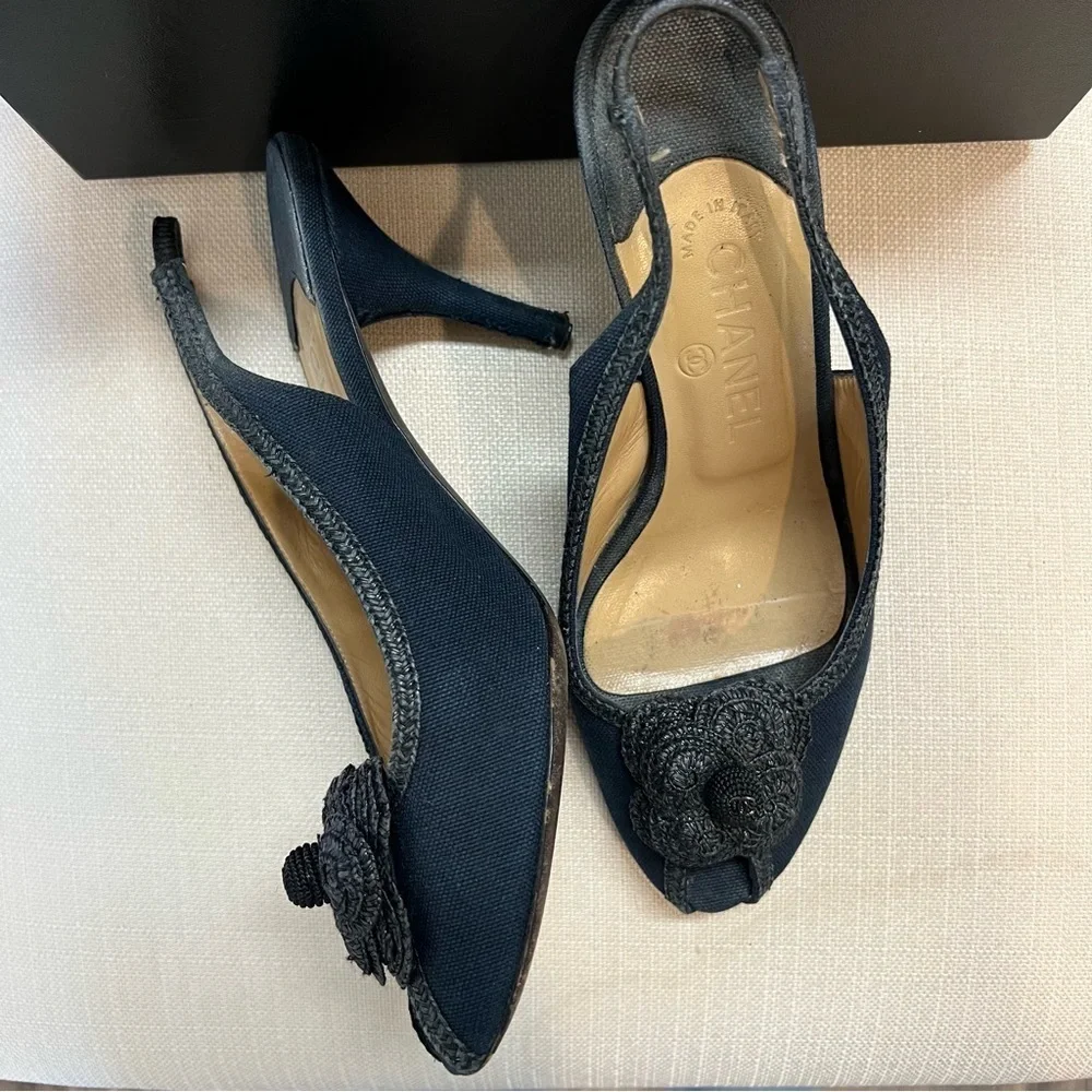 Chanel Vtg CC Logo Black Slingback Camelia Raffia Heels Peep Toe Shoes Y2W 8