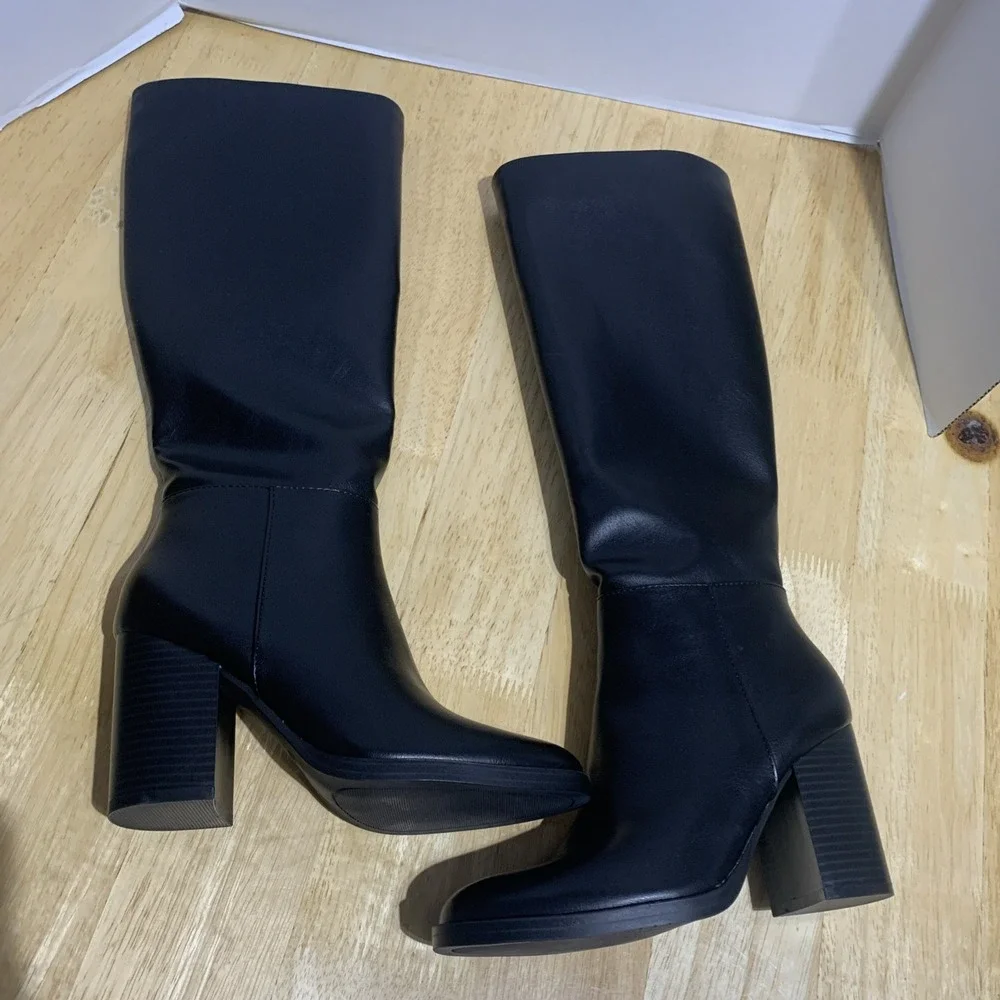 Unisa leather knee