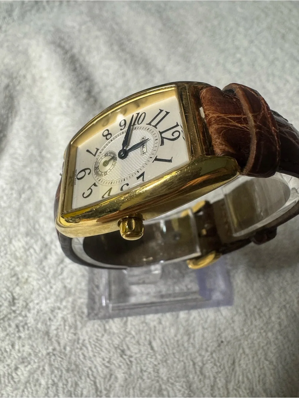 Coach elegant tonneau