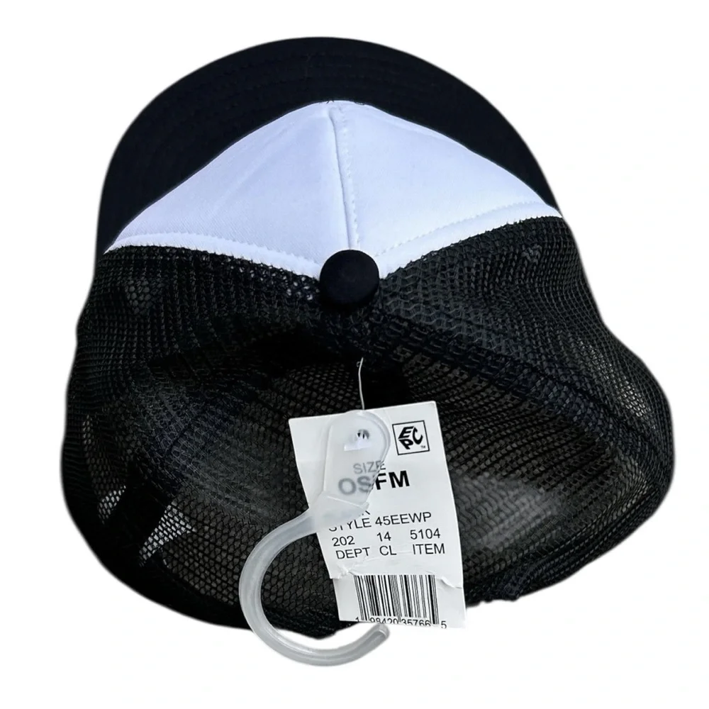 Peanuts Snoopy Unisex Smile Trucker Hat Black‎ and White