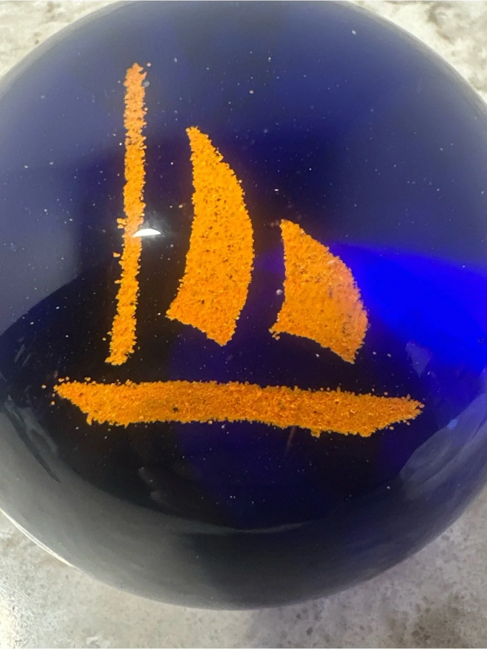N/A design paperweight simple