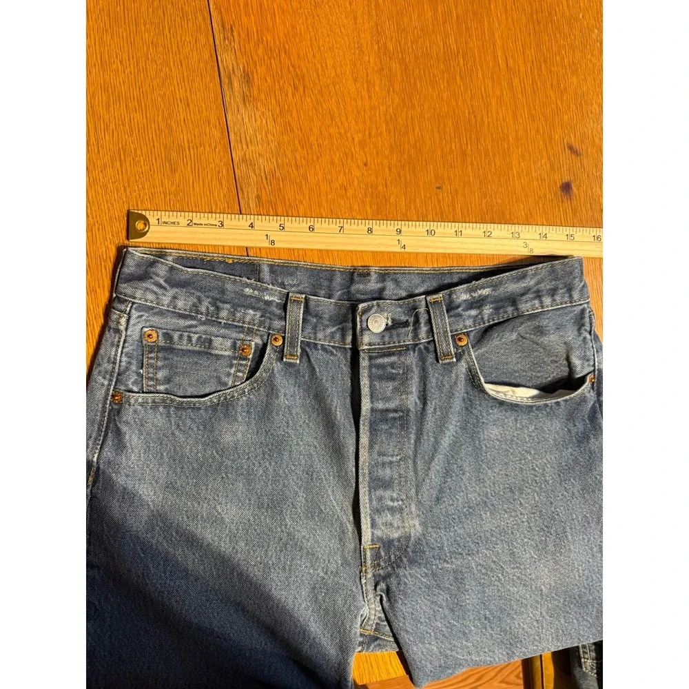 Levi's 501 Jeans Size‎ 34x32 (actual 31x28) Blue Jeans- Button Fly