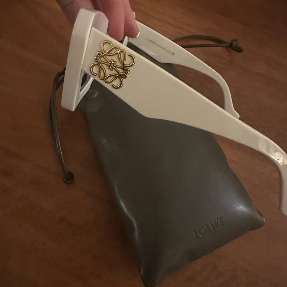 Loewe few glossy