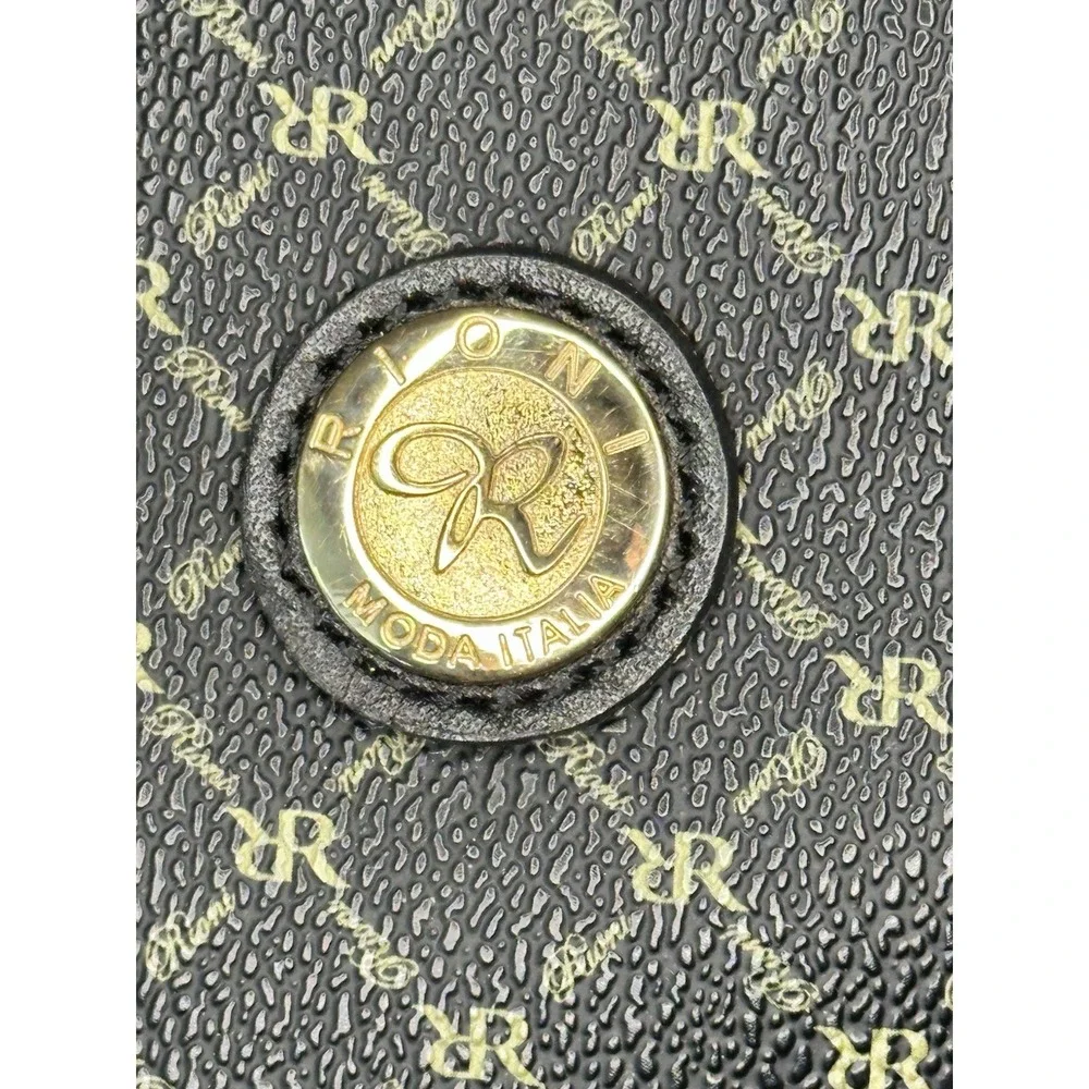 Rioni effortlessly timeless