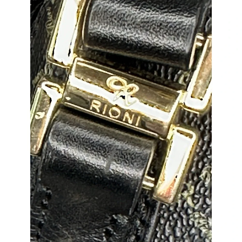 Rioni effortlessly timeless