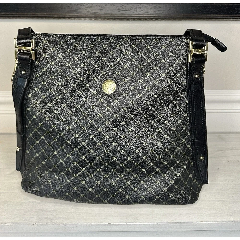 Rioni effortlessly timeless