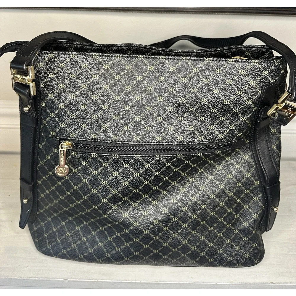 Rioni effortlessly timeless