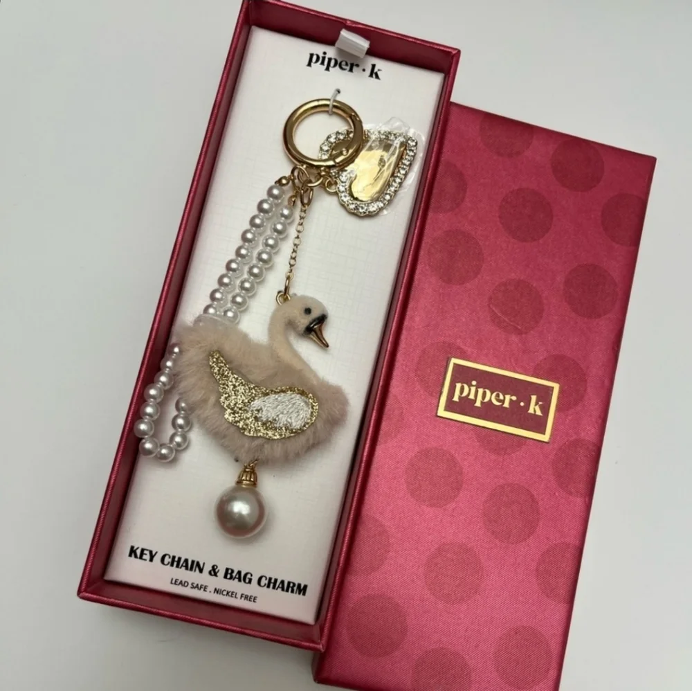 👉✨️Piper K Beautiful Gold and White Swan Key Chain & Bag Charm