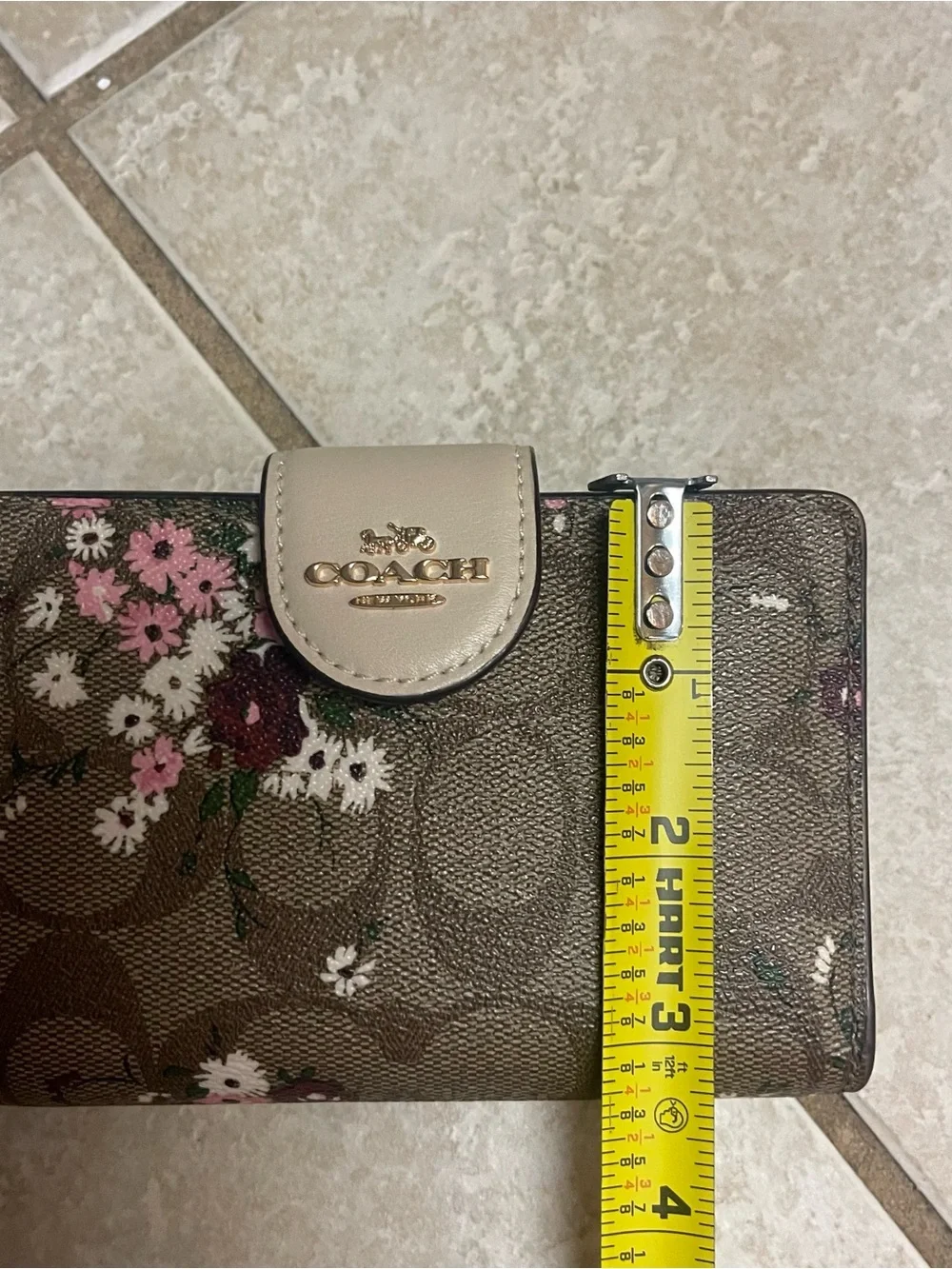 Coach medium corner