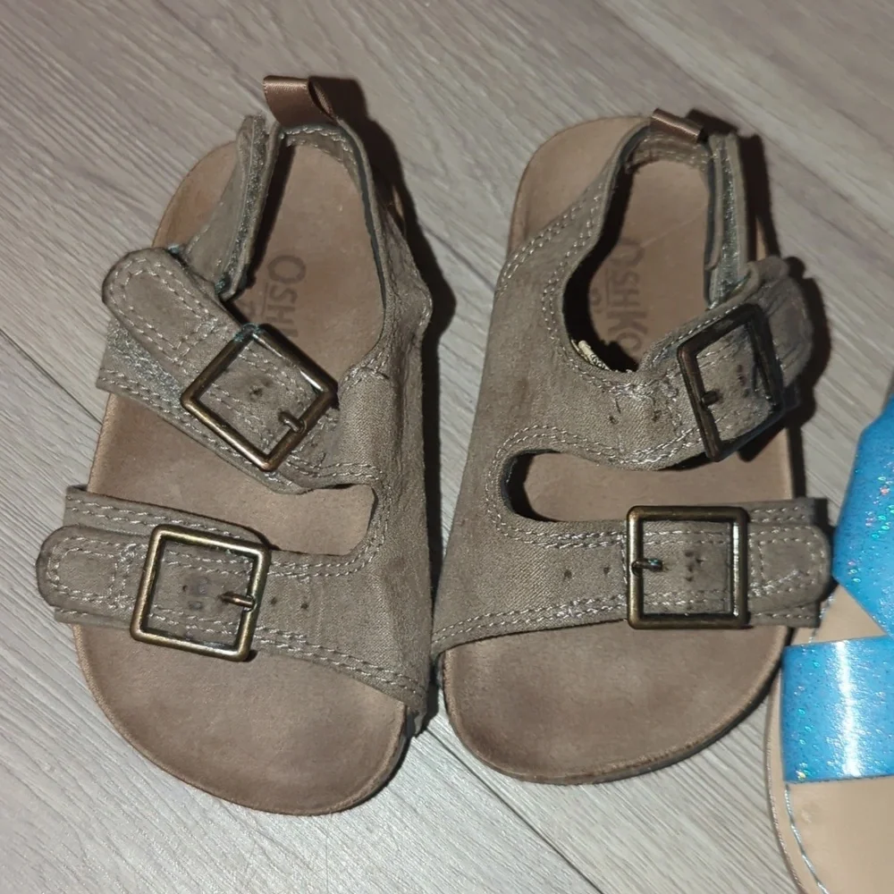 ♥️5/$25  2 Pair Girl Size 6 Sandal Shoes