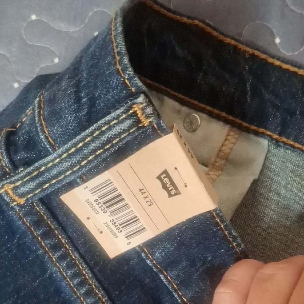 Levis straight leg