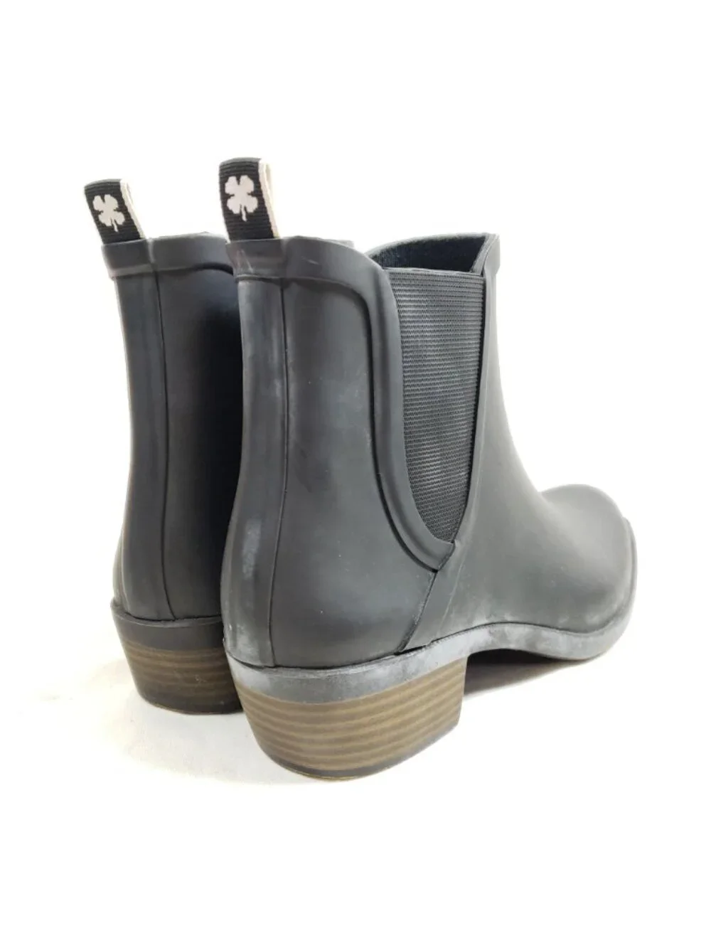 Lucky Brand step out