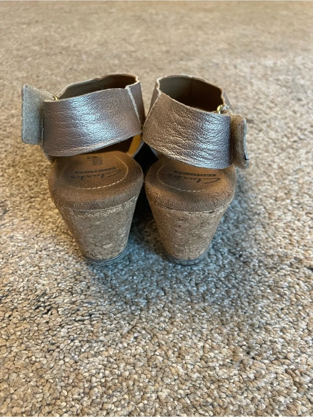 Clark’s Helio Float Wedge Slingback Sandals in Metallic Champagne Pewter Size 6
