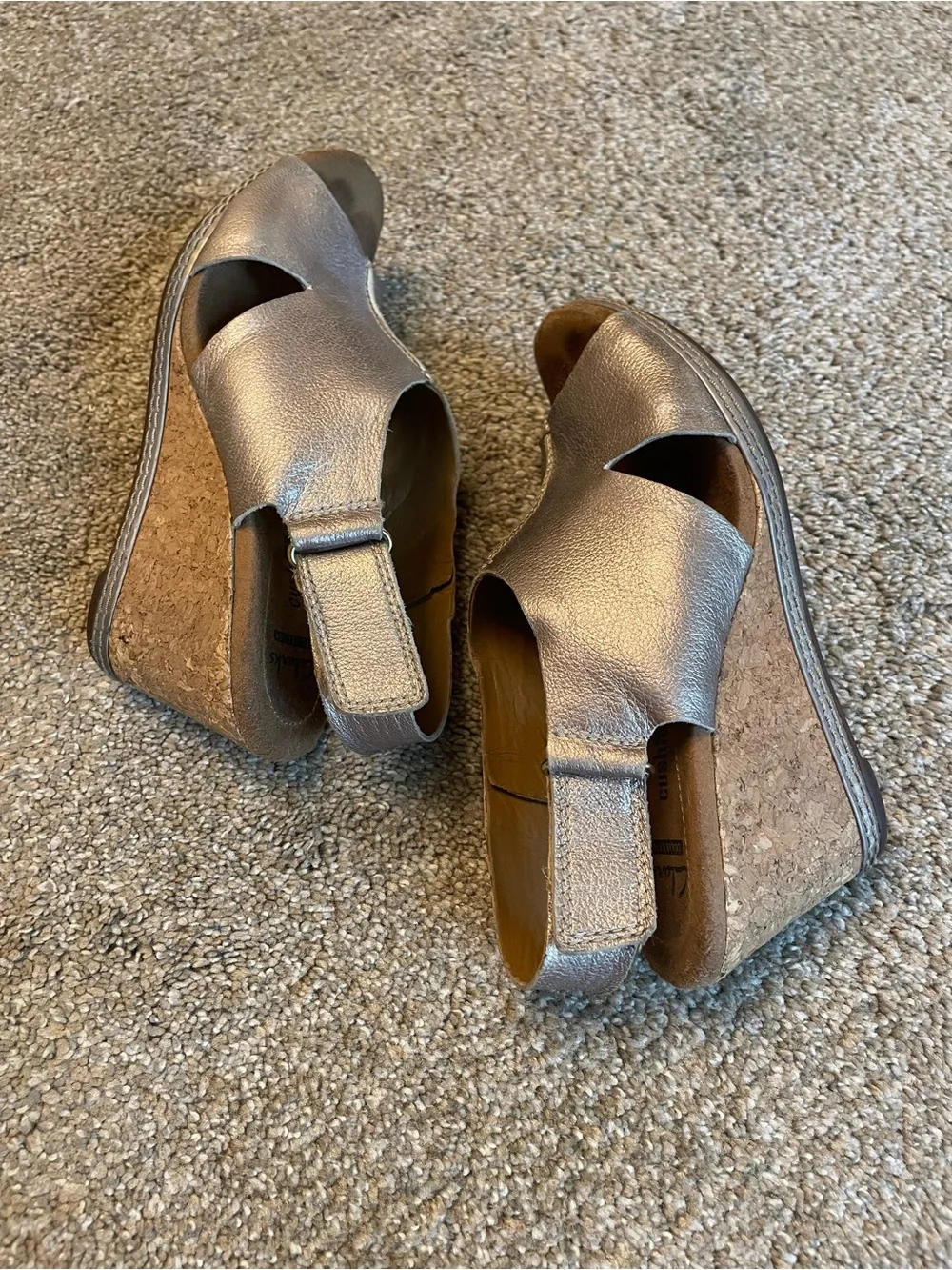 Clark’s Helio Float Wedge Slingback Sandals in Metallic Champagne Pewter Size 6