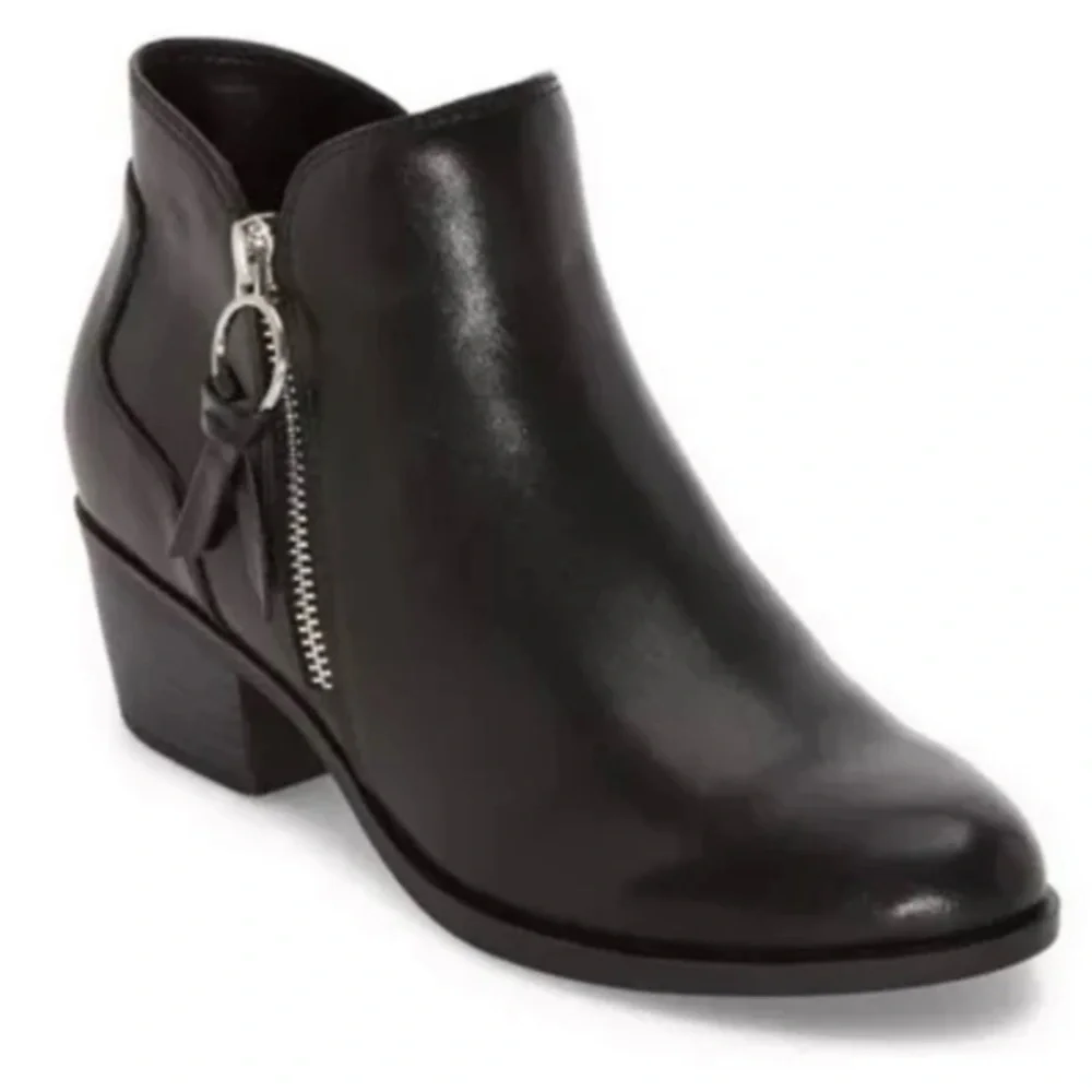 Arizona Jean Co. Black Faux Leather‎  Ankle Boots